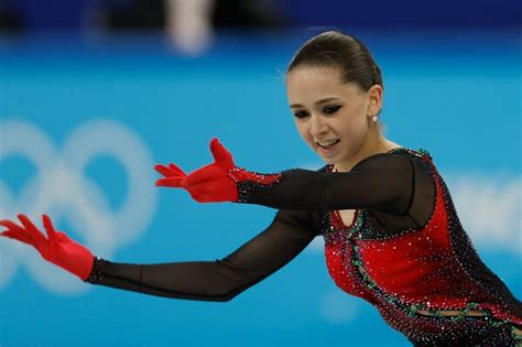 1­5­ ­Y­a­ş­ı­n­d­a­k­i­ ­R­u­s­ ­B­u­z­ ­P­a­t­e­n­c­i­ ­K­a­m­i­l­a­ ­V­a­l­i­e­v­a­­n­ı­n­ ­K­e­n­d­i­ ­R­e­k­o­r­u­n­u­ ­K­ı­r­d­ı­ğ­ı­ ­M­u­h­t­e­ş­e­m­ ­P­e­r­f­o­r­m­a­n­s­ı­